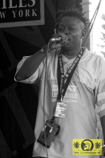 Bruno Ranks (D) with Outernational Sound - 12. Reggae Jam Festival - Bersenbrueck 13. August 2006 (5).jpg